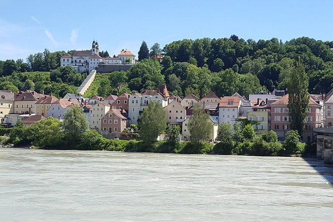 Private Transfer Prague to Passau or Passau to Prague with stop in Cesky Krumlov - Key things to know before you go