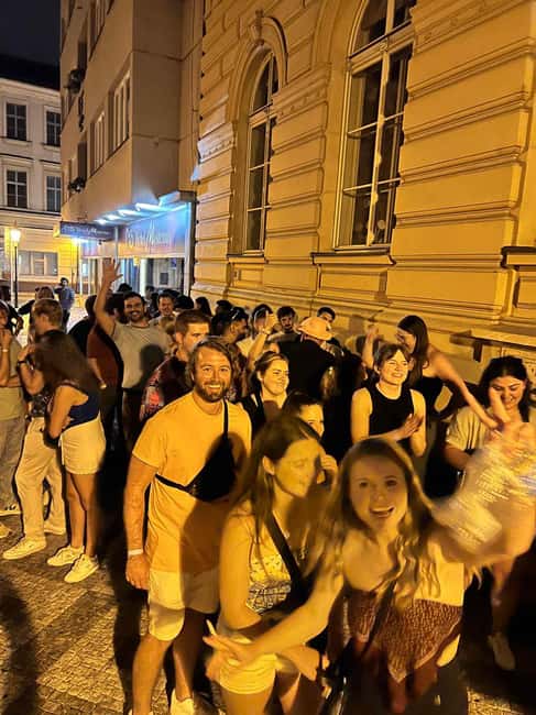 Pub Crawl with Shots and Night Club I Prague - Bar Crawl Route and the Role of Discounts and Drinking Games
