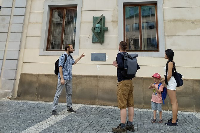 Rent-a-Friend in Prague - Old Town Hall and the Astronomical Clock: icon stop, short and focused