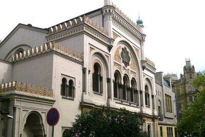 Rent-a-Friend in Prague - Hotel pickup across Prague: your day starts without stress