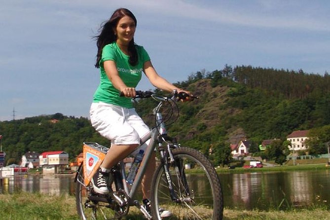 River & Park Bike Tour to Troja Chateau (Private small groups) - The Czech beer finish: why the last stop matters