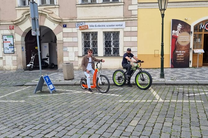 Scenic Panoramic views e-Scooter/ eBike Guided Tour of Prague - Prague Castle: the longest stop for a reason