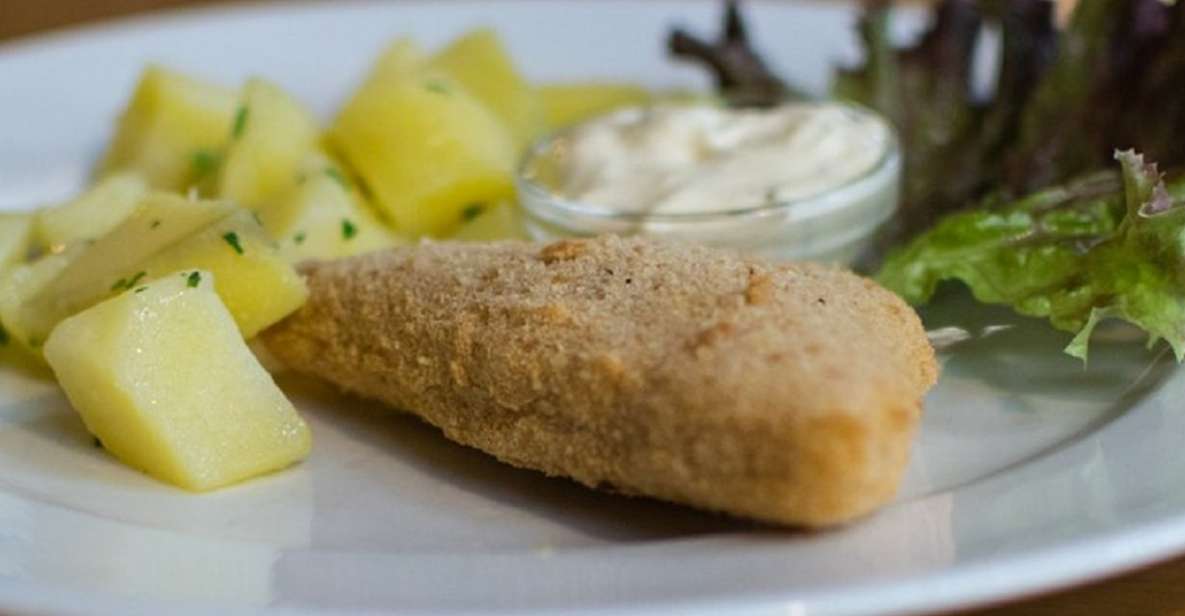Secret walking Food Tour Prague - Finding Morový Sloup and the orange umbrella start