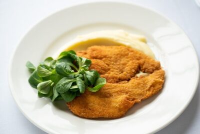 Sinatra Tribute Show and Dinner Experience in Manes - How the Show Paces With Your Meal