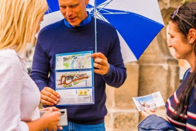 Skip the Line: Prague Castle Ticket and Introductory Overview - Meeting your guide: the blue umbrella cue