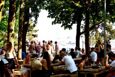 Sunny Beer garden tour - Meeting point at Palladium: easy start, central location