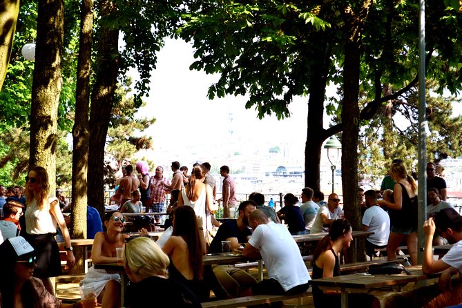 Sunny Beer garden tour - Meeting point at Palladium: easy start, central location