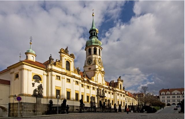 The essentials of Prague - Tram and boat moments: changing perspective without getting stuck