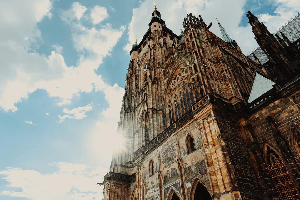 Tour of Prague Castle in italian language ticket included - Change of the guards: the quick spectacle you shouldn’t miss