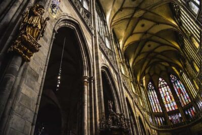 Tour of Prague Castle in italian language ticket included - First steps at the Second Courtyard and where the tour starts