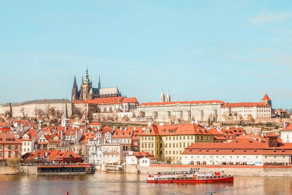 Tour of Prague Castle in italian language ticket included - Basilica of St. George: early Prague in a smaller footprint