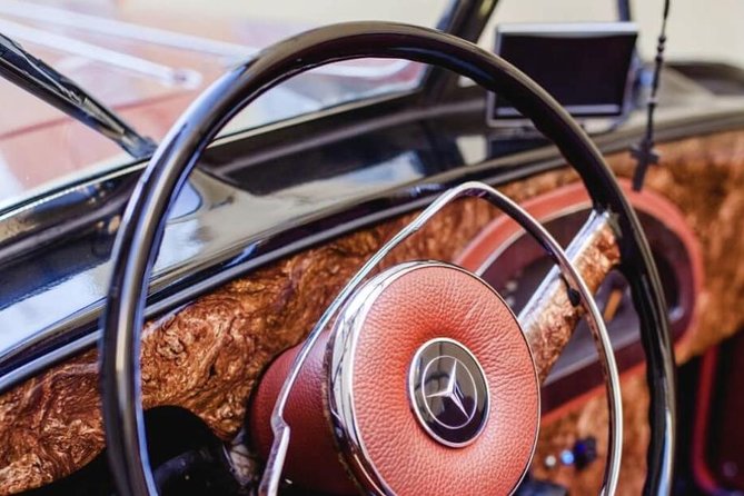 Vintage Cars Prague - Grand City Tour 150min / 1-6 pers. 2,5hrs - Prague Castle: Riding Through the Biggest Inhabited Castle Complex