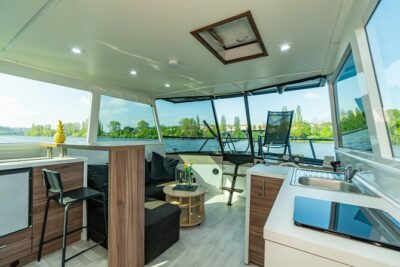 VIP Prague YachtBoat ONE Experience: All-You-Can-Drink - Getting on board: meeting point, timing, and how the 3 hours usually play out
