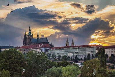 VIP Private tour Prague: Castle, Lunch, Beer, Boat - How the private format shapes your day (and crowd reality)