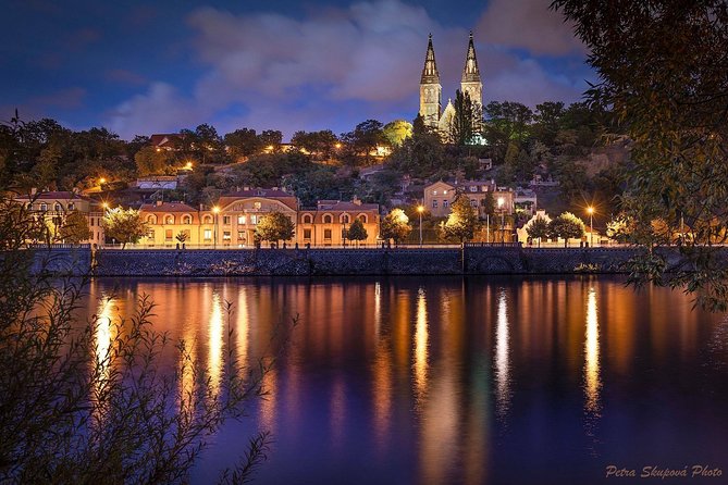 VIP Private tour Prague: Castle, Lunch, Beer, Boat - Old Town (Stare Mesto) and the walk that grounds the day