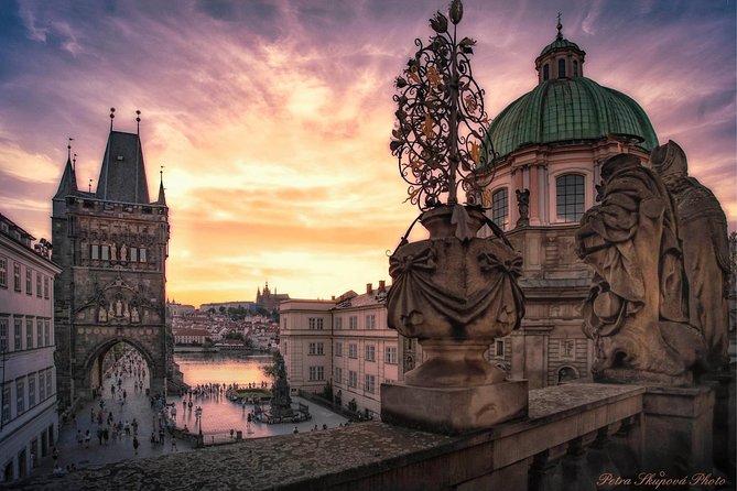 VIP Private tour Prague: Castle, Lunch, Beer, Boat - Charles Bridge in a short, guided window