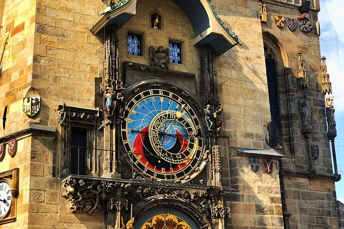 VIP Tour: Professional photos - You and Prague Best Monuments - Prague Castle: Getting the Most Iconic Backdrop to Work for You