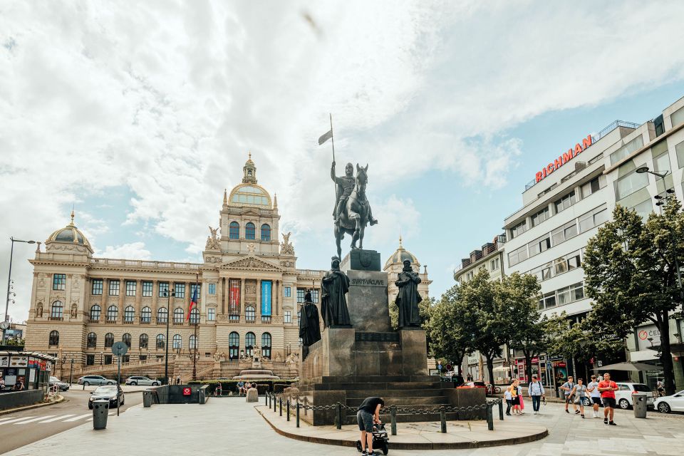 Walking tour of Prague in French : Nové Město - French guide style: how the pacing affects what you notice