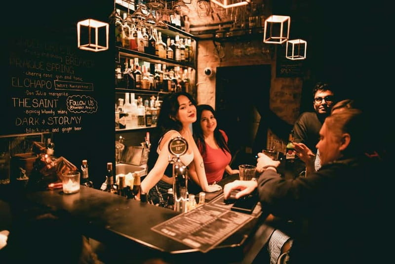 Wednesday Night Live Music with Cocktails - The 10:30pm start time: how to plan your arrival