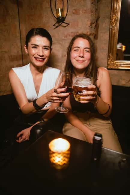 Wednesday Night Live Music with Cocktails - Cocktails at the center: choosing your drink like a local
